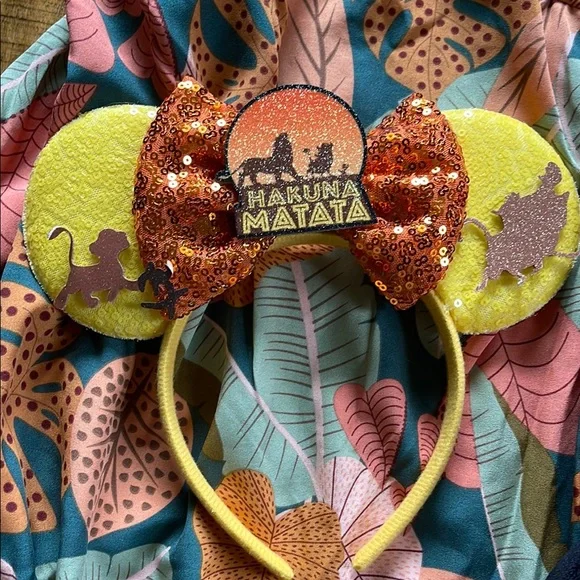 Disney’s Animal Kingdom Outfit - Picture 3 of 4